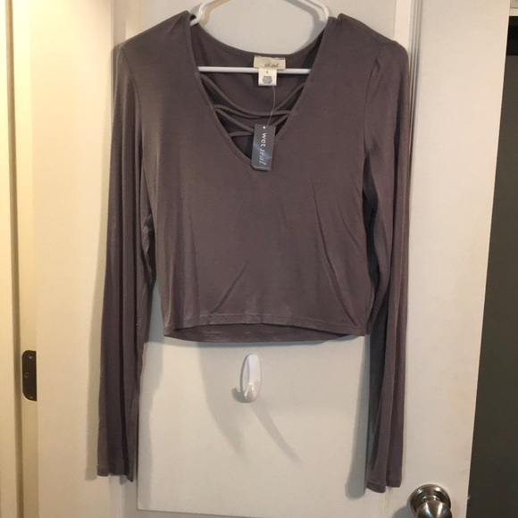 Wet Seal Gray Long Sleeve Deep V Crop Top - Picture 2 of 4